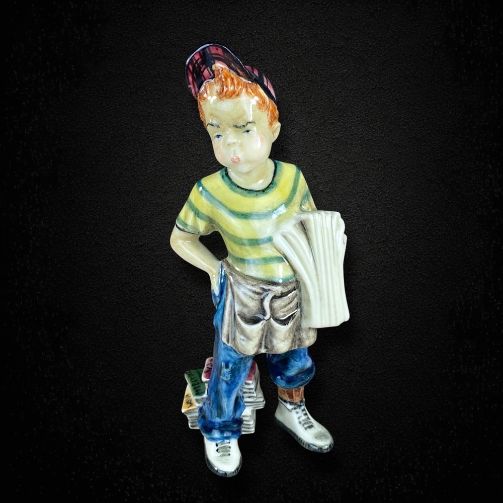 Gort Bone China Scoop‎ Newsboy Figurine by Priolo 1949 Americana Newsie